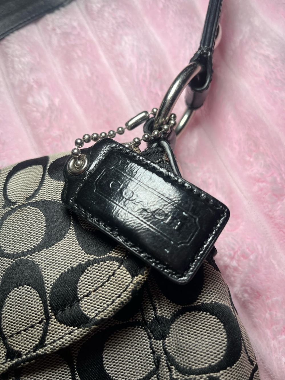 Vintage Coach Black and Beige Signature Canvas Shoulder Bag - Picture 3 of 6